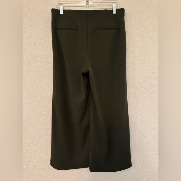 Loft size Medium green wide legged stretchy pants - Picture 2 of 4